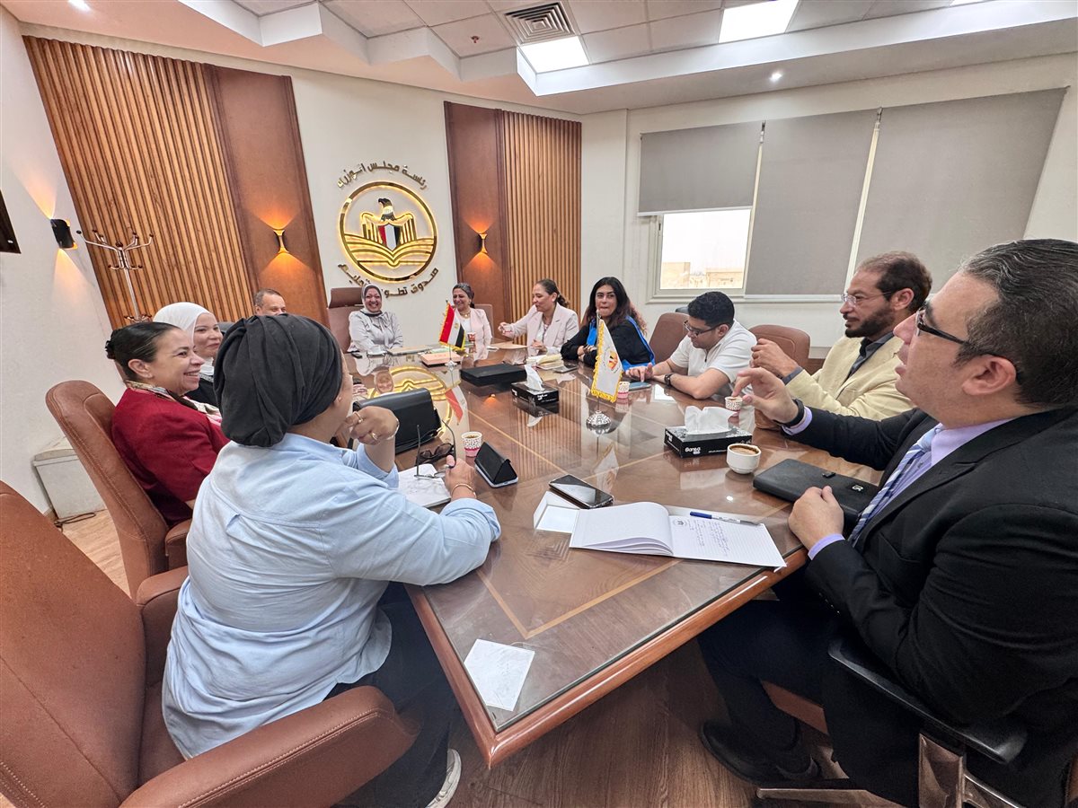 وفد أكاديمية الفنون مع امين صندوق تطوير التعليم