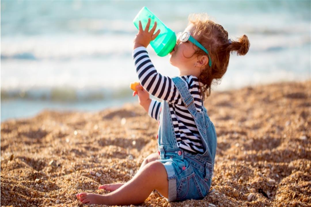 مخاطر الطقس الحار على الأطفال