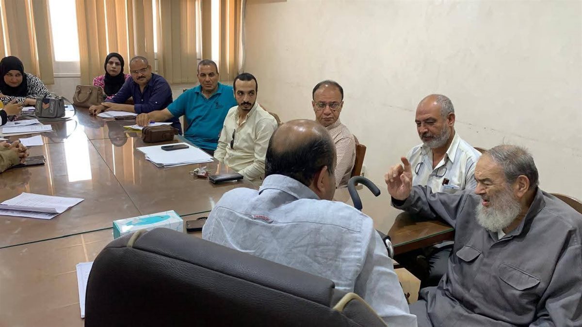 السكرتير العام المساعد لمحافظة دمياط يناقش مشاكل المواطنين