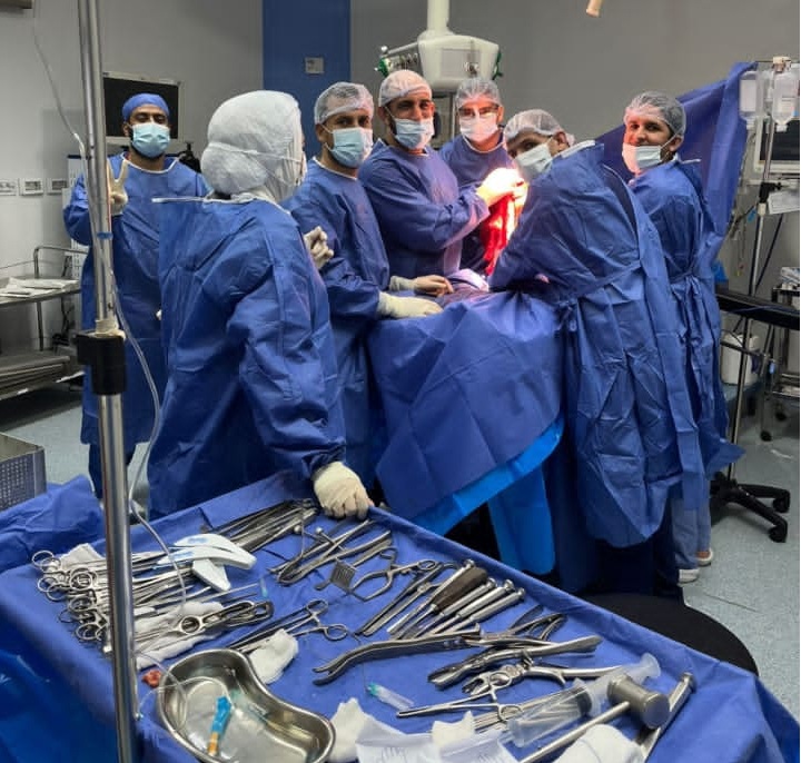 فريق طبي يُعيد الحياة لركبة مريضة خمسينية ببني سويف