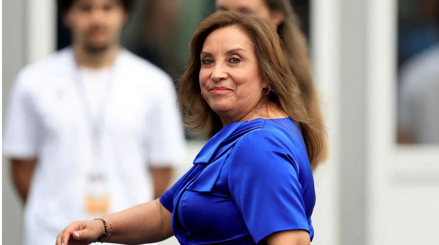 رئيسة البيرو دينا بولوارتي