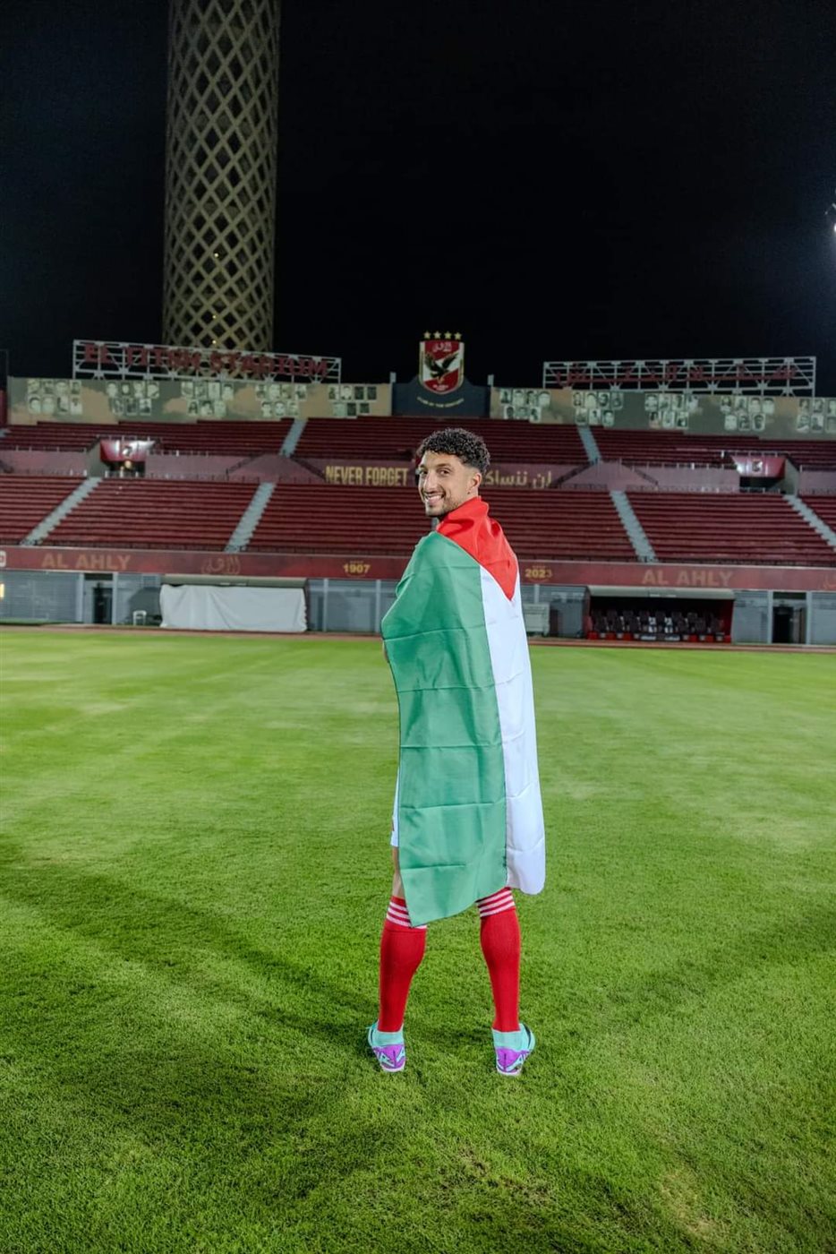 صور من تقديم وسام ابو علي لاعبا جديا للنادي الأهلي، فيتو