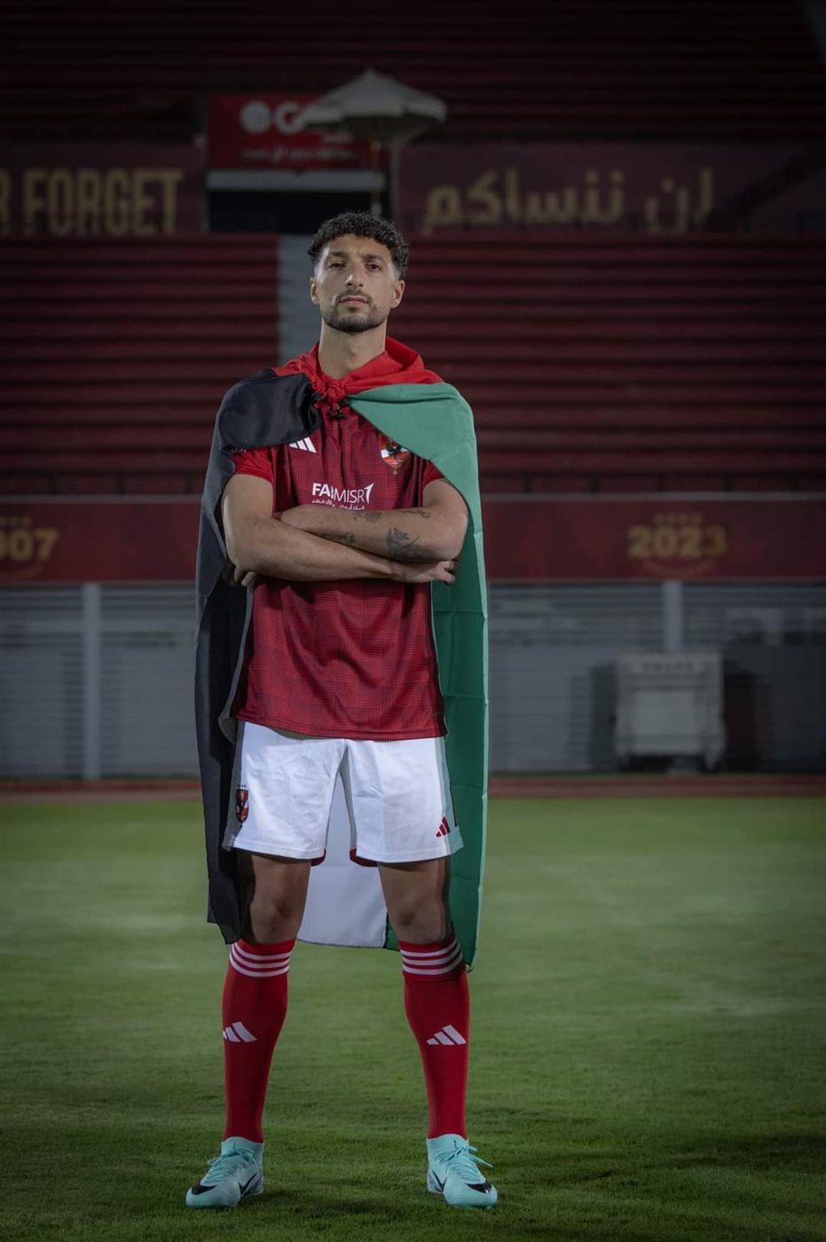 صور من تقديم وسام ابو علي لاعبا جديا للنادي الأهلي، فيتو