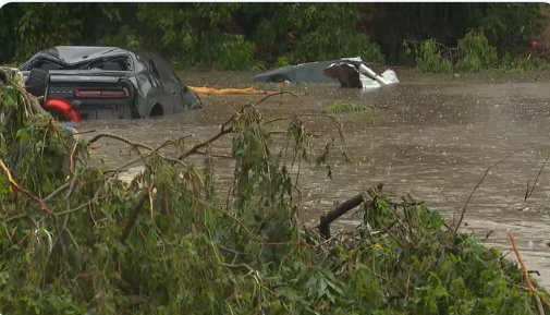 سيارات محاصرة ومفقودين في النهر، فيتو