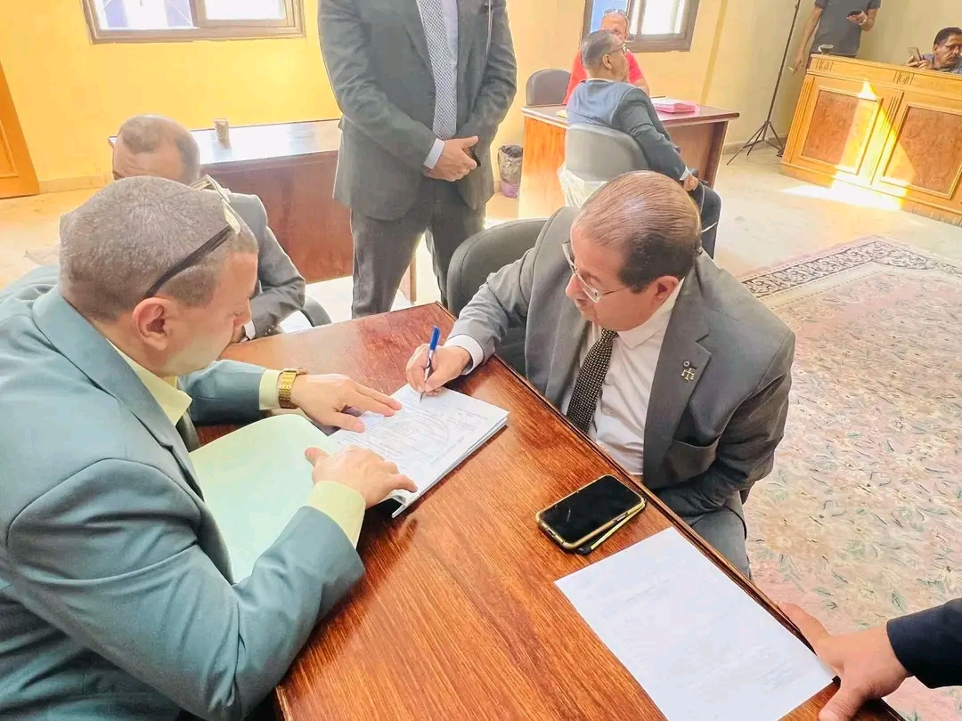 نقيب محامي الشرقية يتقدم بأوراق مرشحي 