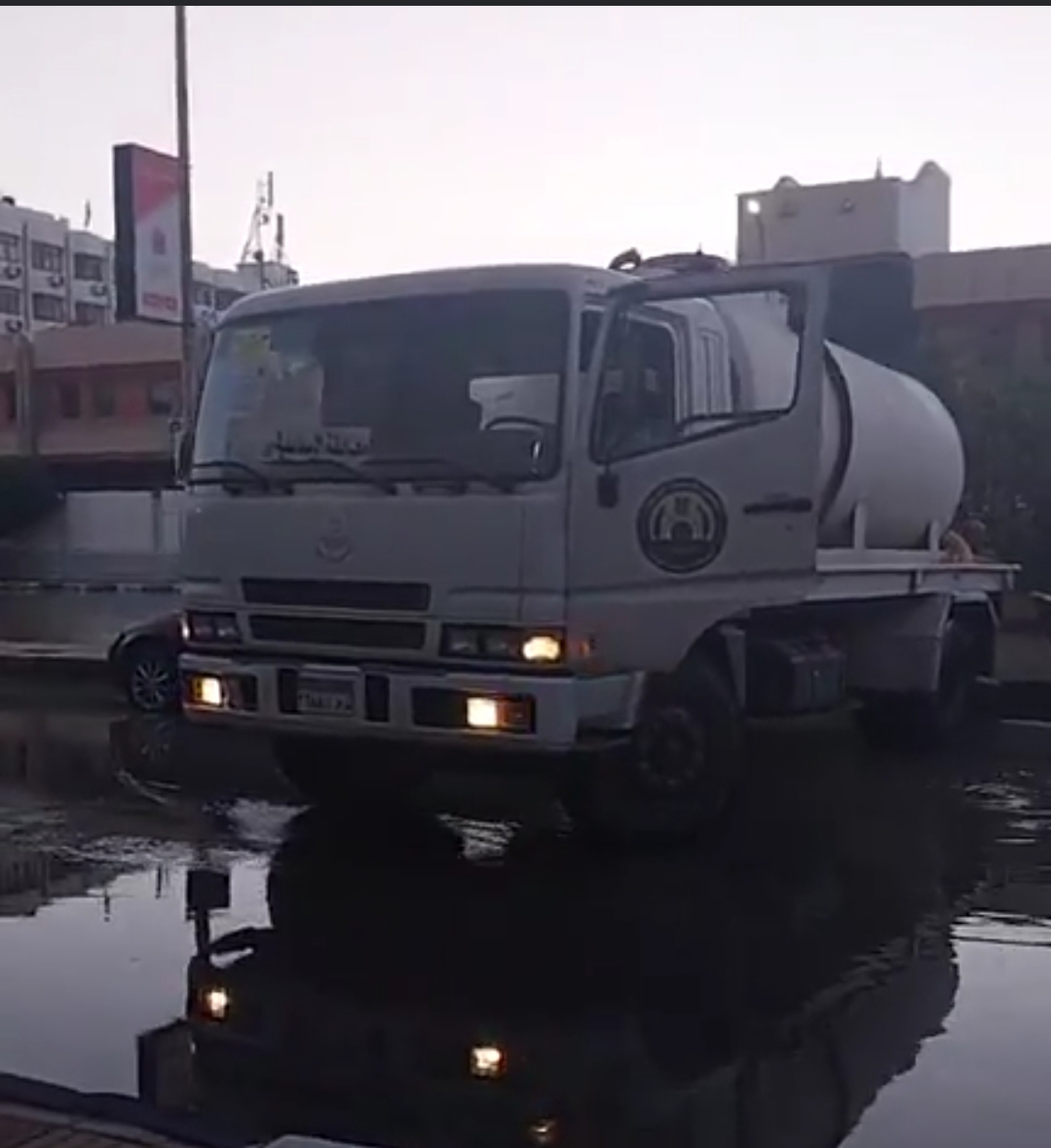 جانب من أعمال شفط المياه، فيتو 