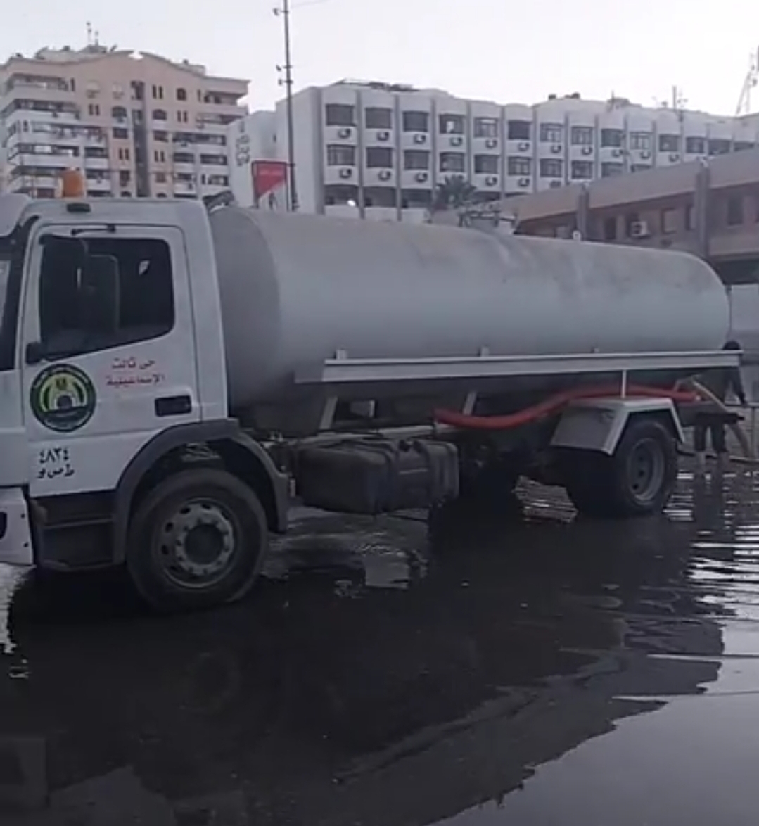 جانب من أعمال شفط المياه، فيتو 