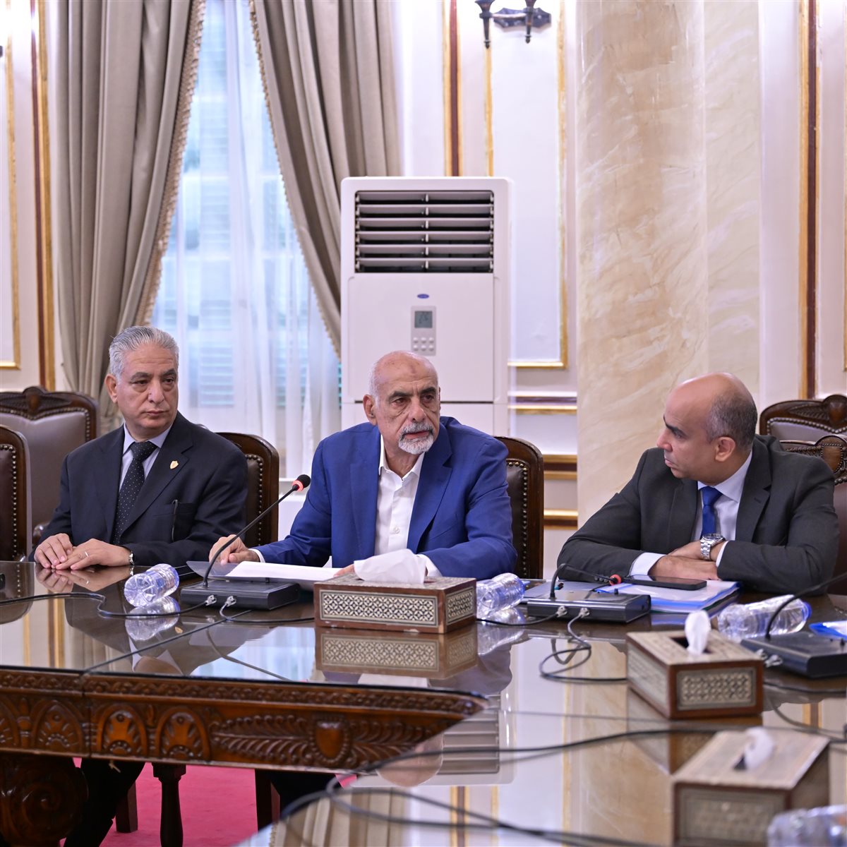 اجتماع لجنة المنشآت الجامعية بجامعة القاهرة 