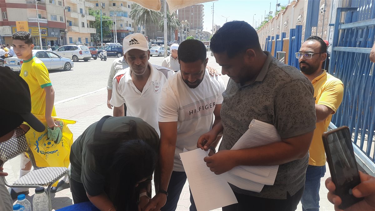 القيصر خلال التوقيع، فيتو