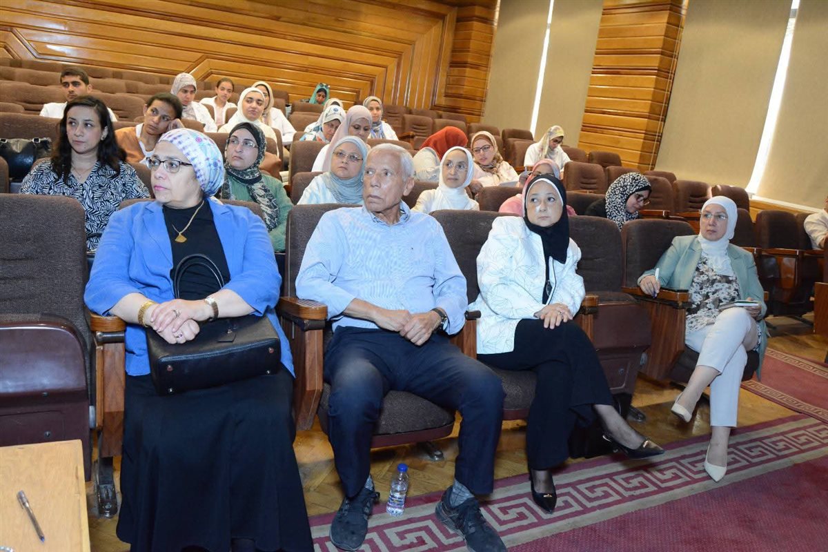 فعاليات اليوم العلمي بكلية طب قصر العيني