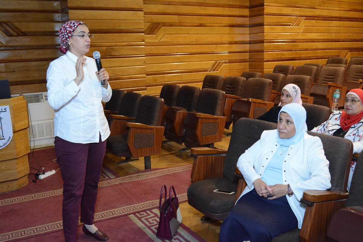 فعاليات اليوم العلمي بكلية طب قصر العيني