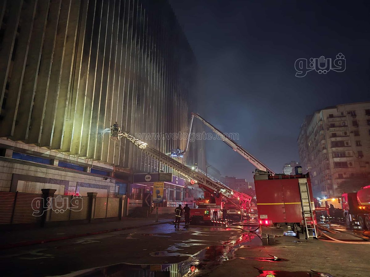 النيران تمتد لمكاتب آخرى بسنترال رمسيس ومحاولة للسيطرة عليها (7)