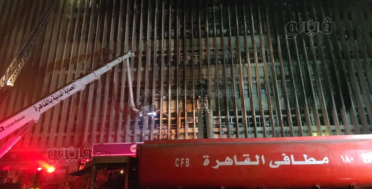 النيران تمتد لمكاتب آخرى بسنترال رمسيس ومحاولة للسيطرة عليها (10)