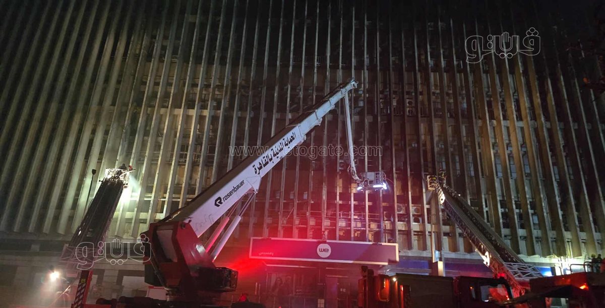 النيران تمتد لمكاتب آخرى بسنترال رمسيس ومحاولة للسيطرة عليها (9)