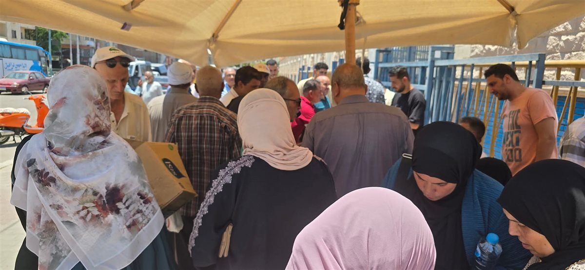 جانب من توقيع السيدات للاستمارات، فيتو