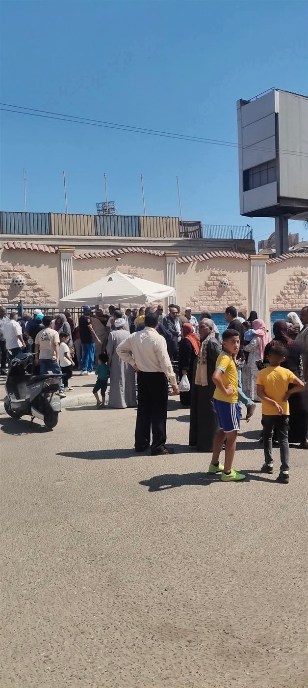 جانب من توقيع السيدات للاستمارات، فيتو