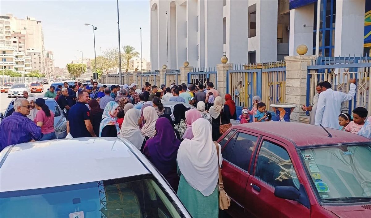 جانب من توقيع السيدات للاستمارات، فيتو