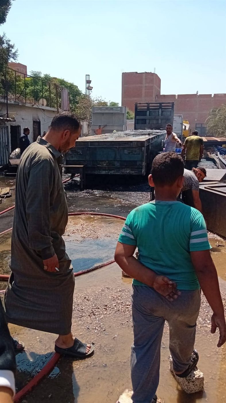 حريق في تريلا علي الطريق الزراعي،فيتو