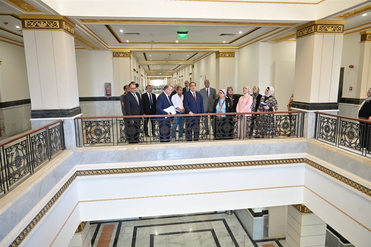 رئيس جامعة القاهرة يتفقد مقر جامعة القاهرة الأهلية