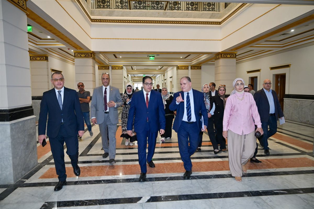 رئيس جامعة القاهرة يتفقد مقر جامعة القاهرة الأهلية