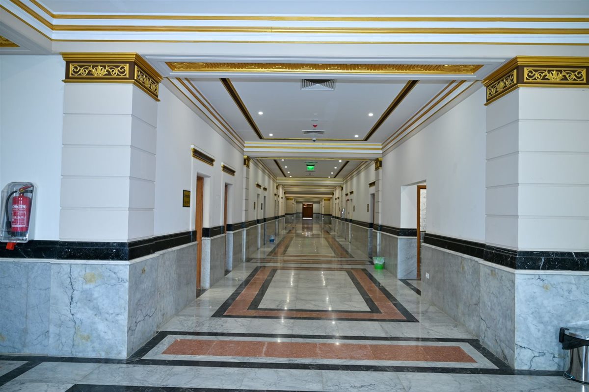 رئيس جامعة القاهرة يتفقد مقر جامعة القاهرة الأهلية