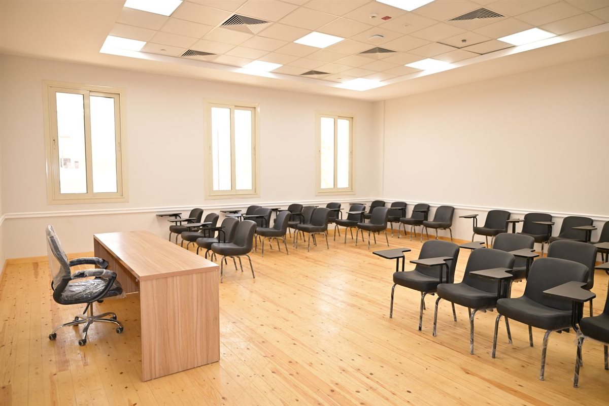 رئيس جامعة القاهرة يتفقد مقر جامعة القاهرة الأهلية