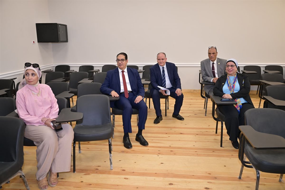 رئيس جامعة القاهرة يتفقد مقر جامعة القاهرة الأهلية