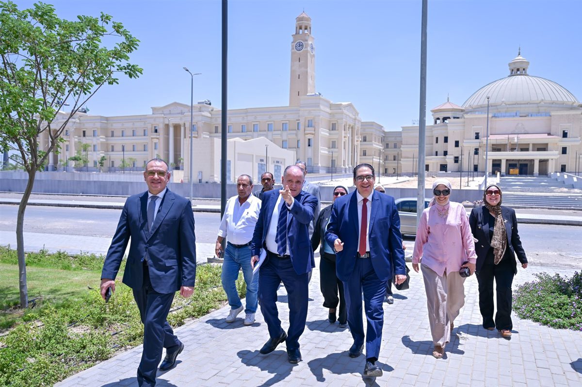 رئيس جامعة القاهرة يتفقد مقر جامعة القاهرة الأهلية