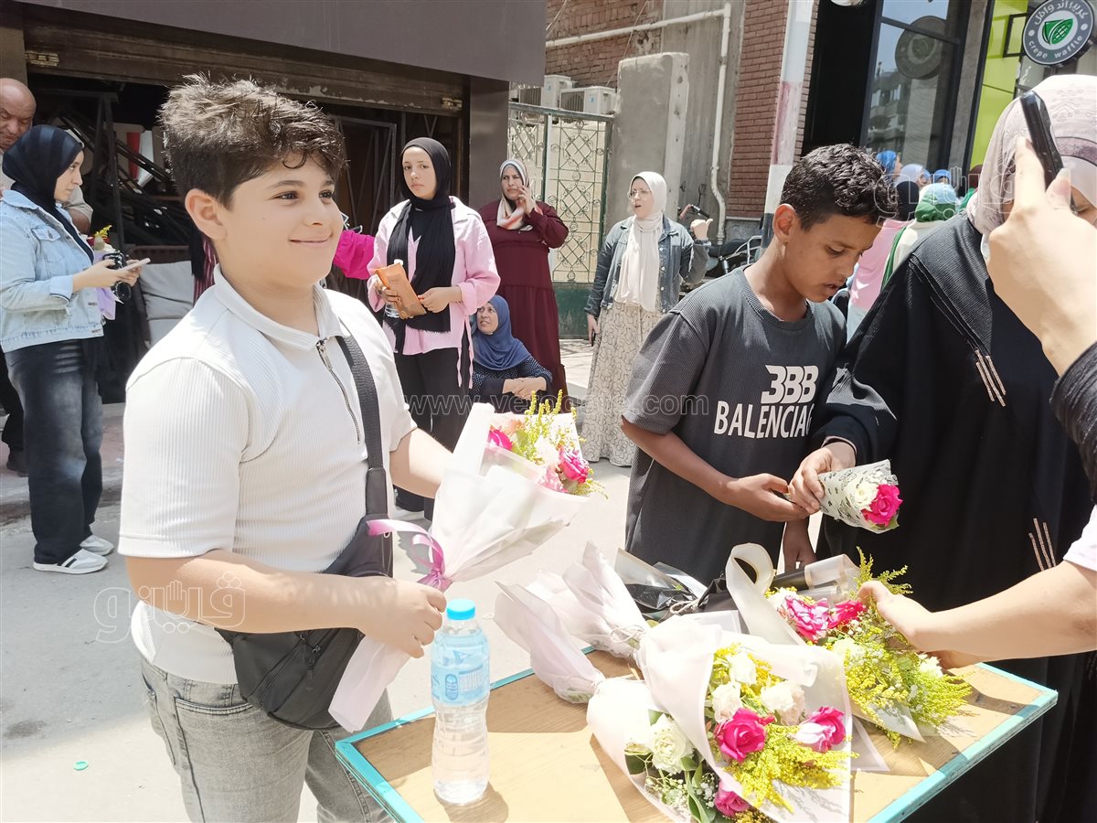 رقص ودي جي وزغاريد.. طلاب الشرقية يحتفلون بنهاية ماراثون الثانوية بالألعاب النارية،فيتو