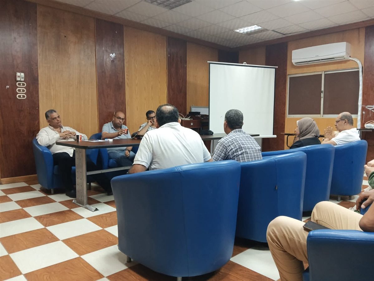 وكيل وزارة الصحة يجتمع مع مع مديري المستشفيات العامة والمركزية