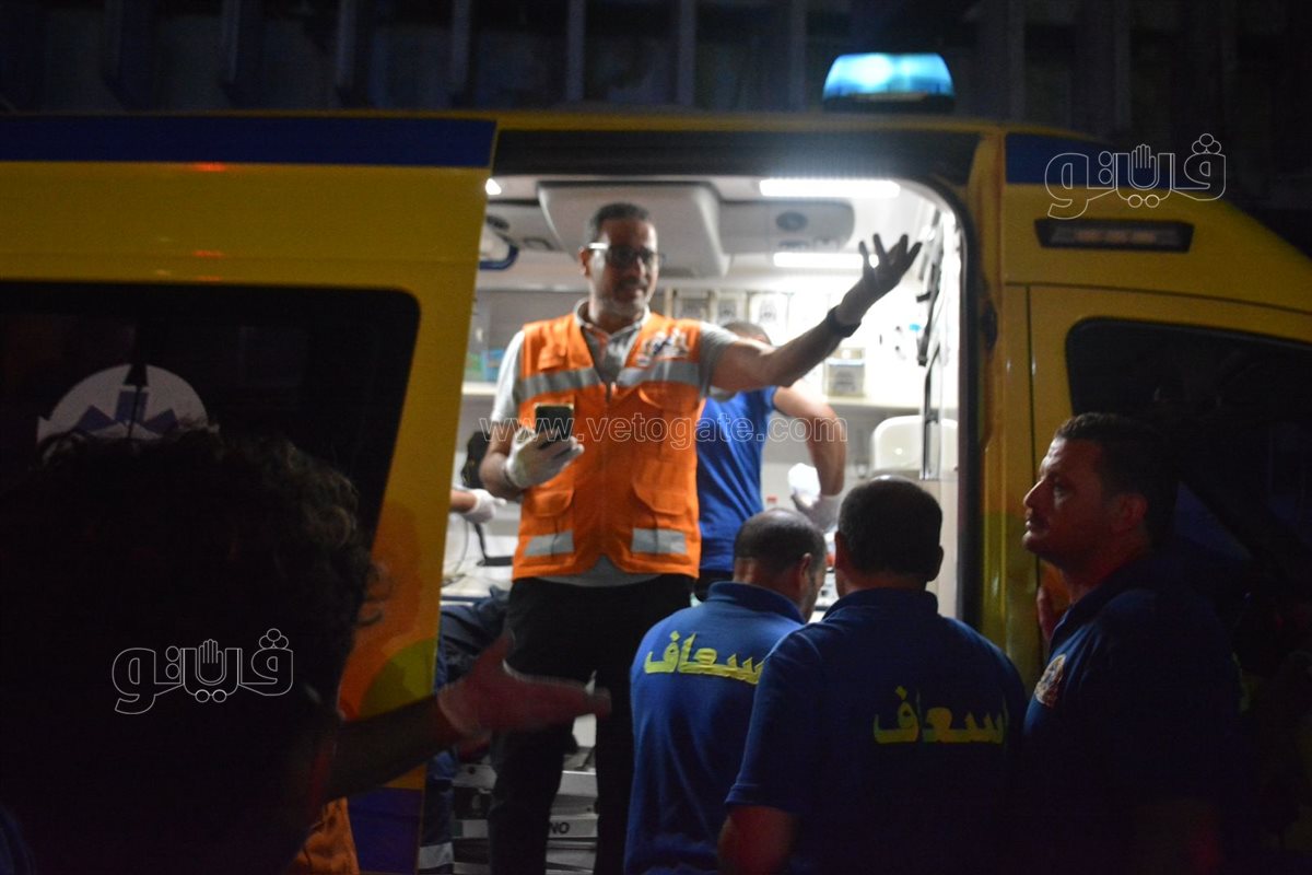 إصابة رجل مطافي ثان بحالة إغماء أثناء السيطرة على حريق سنترال رمسيس (1)