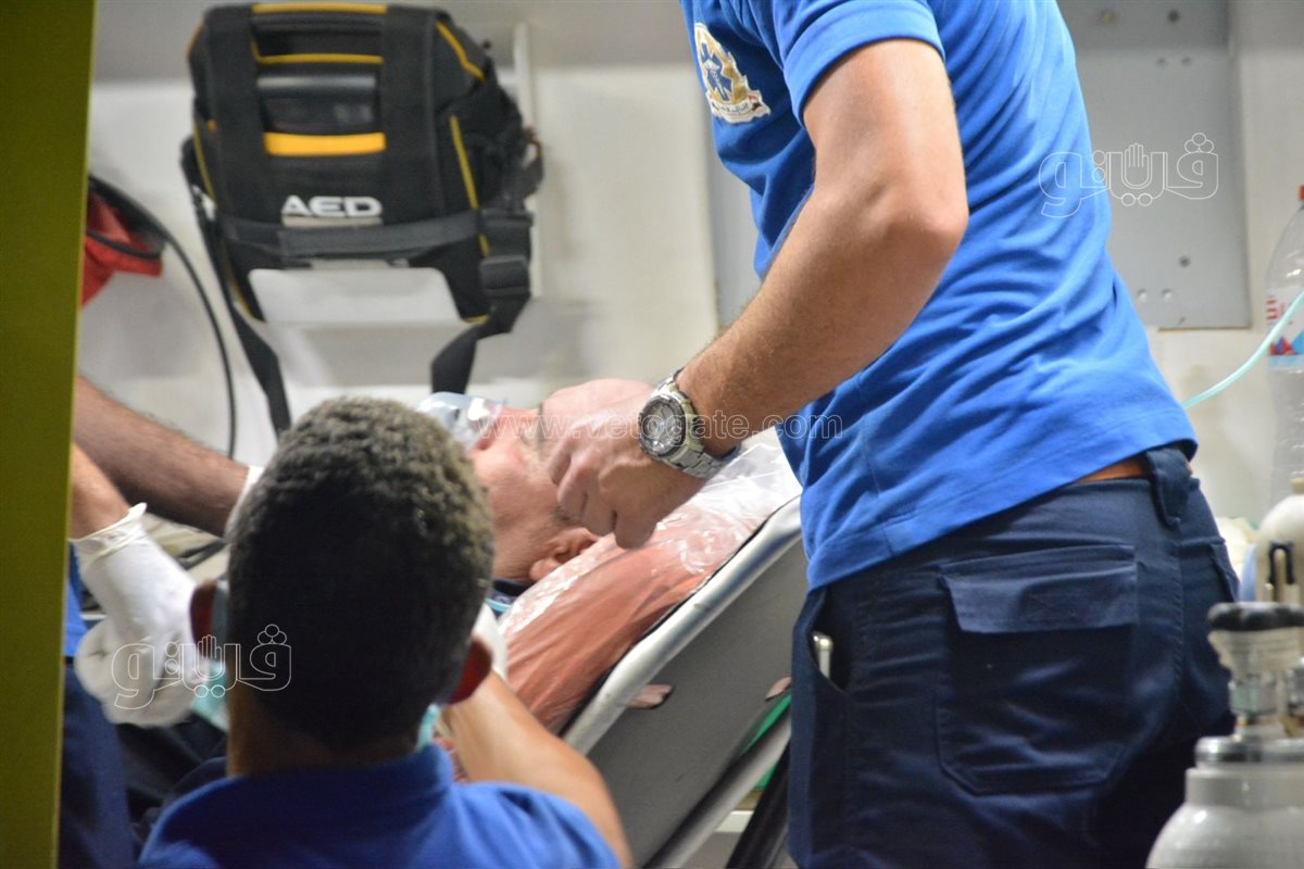 إصابة رجل مطافي ثان بحالة إغماء أثناء السيطرة على حريق سنترال رمسيس (4)