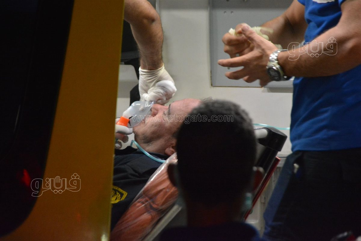 إصابة رجل مطافي ثان بحالة إغماء أثناء السيطرة على حريق سنترال رمسيس (5)