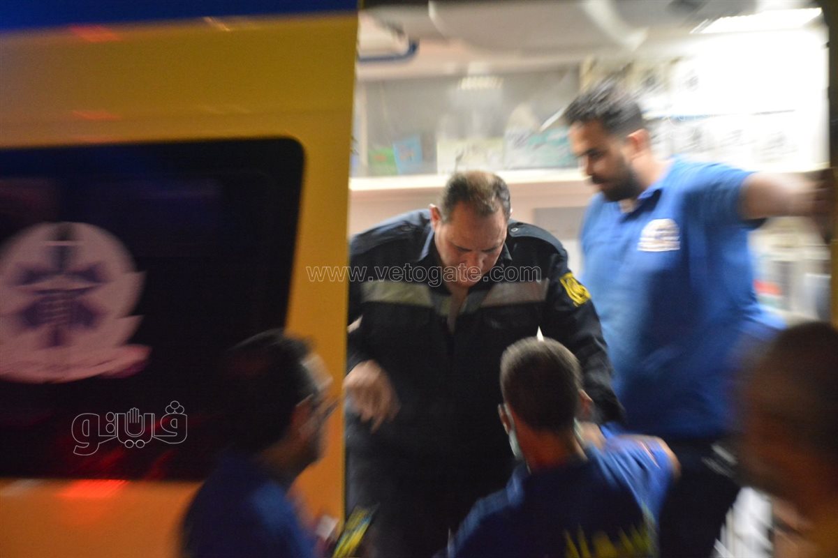 إصابة رجل مطافي ثان بحالة إغماء أثناء السيطرة على حريق سنترال رمسيس (8)