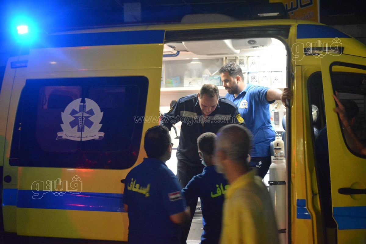 إصابة رجل مطافي ثان بحالة إغماء أثناء السيطرة على حريق سنترال رمسيس (9)