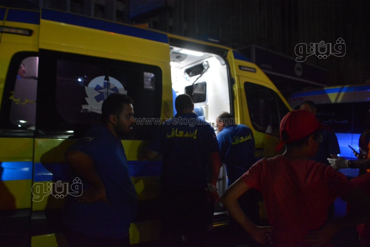 إصابة رجل مطافي ثان بحالة إغماء أثناء السيطرة على حريق سنترال رمسيس (10)