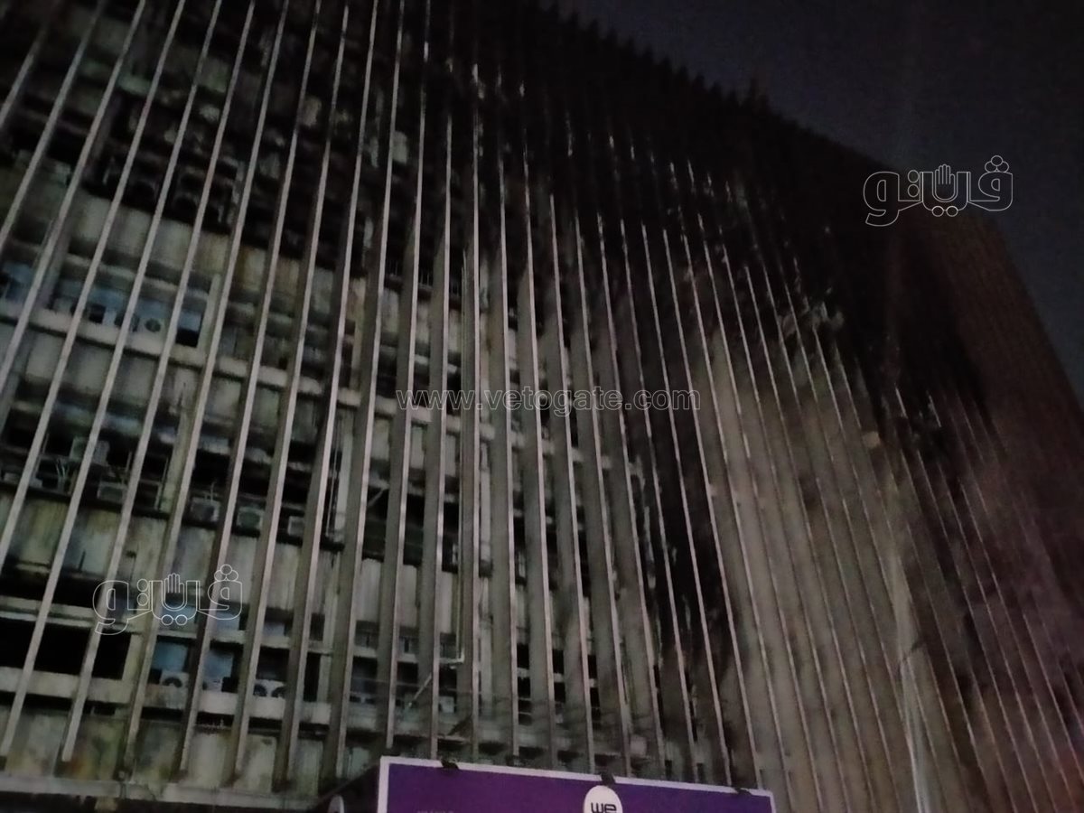 حريق محدود نشب أعلى سنترال رمسيس (2)