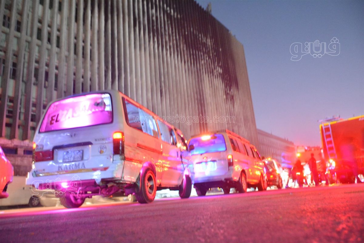 فتح الطرق أمام السيارات بعد السيطرة على حريق سنترال رمسيس (2)