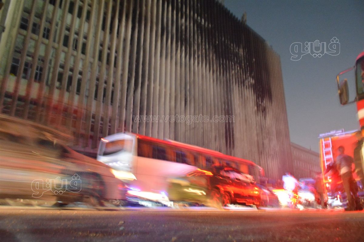 فتح الطرق أمام السيارات بعد السيطرة على حريق سنترال رمسيس (5)