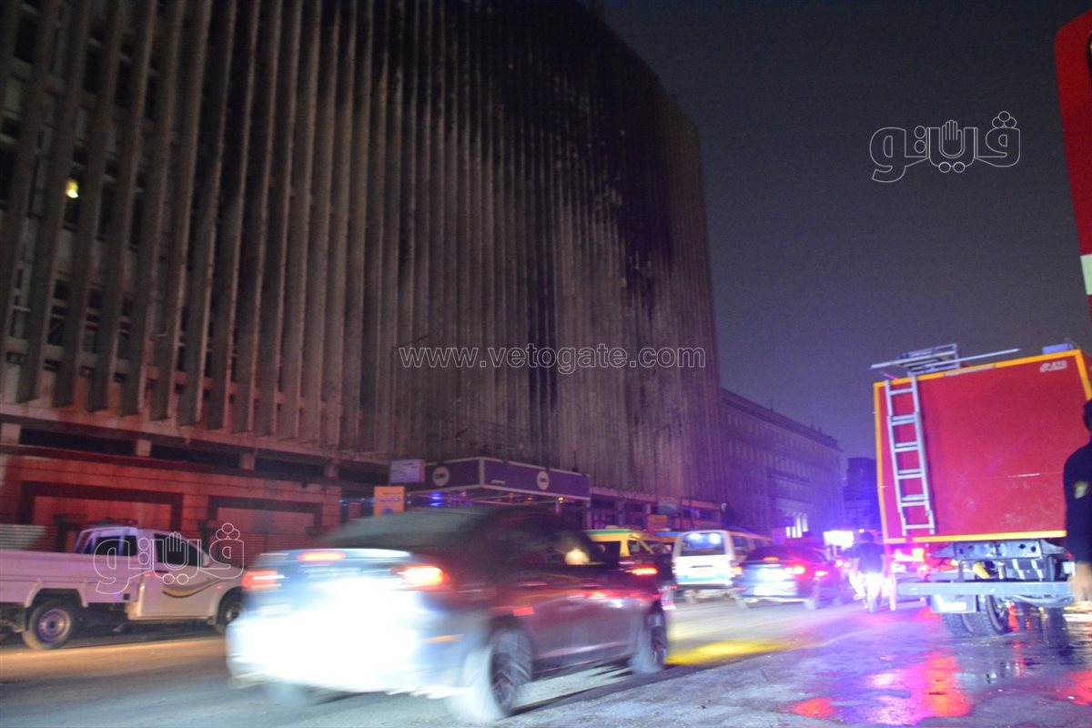 فتح الطرق أمام السيارات بعد السيطرة على حريق سنترال رمسيس (6)