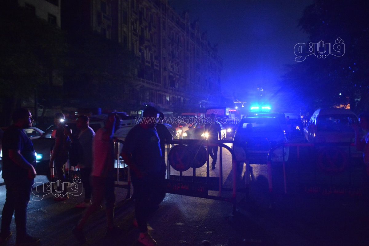 فتح الطرق أمام السيارات بعد السيطرة على حريق سنترال رمسيس (7)