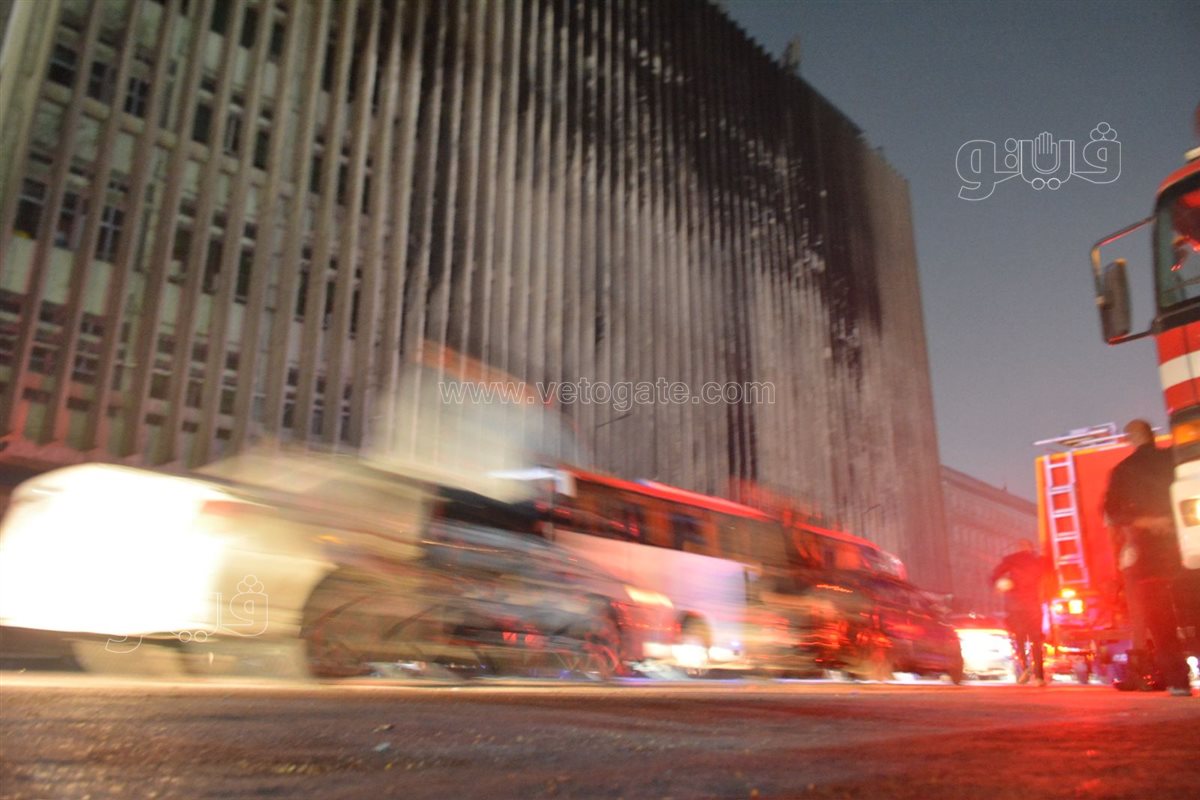 فتح الطرق أمام السيارات بعد السيطرة على حريق سنترال رمسيس (10)