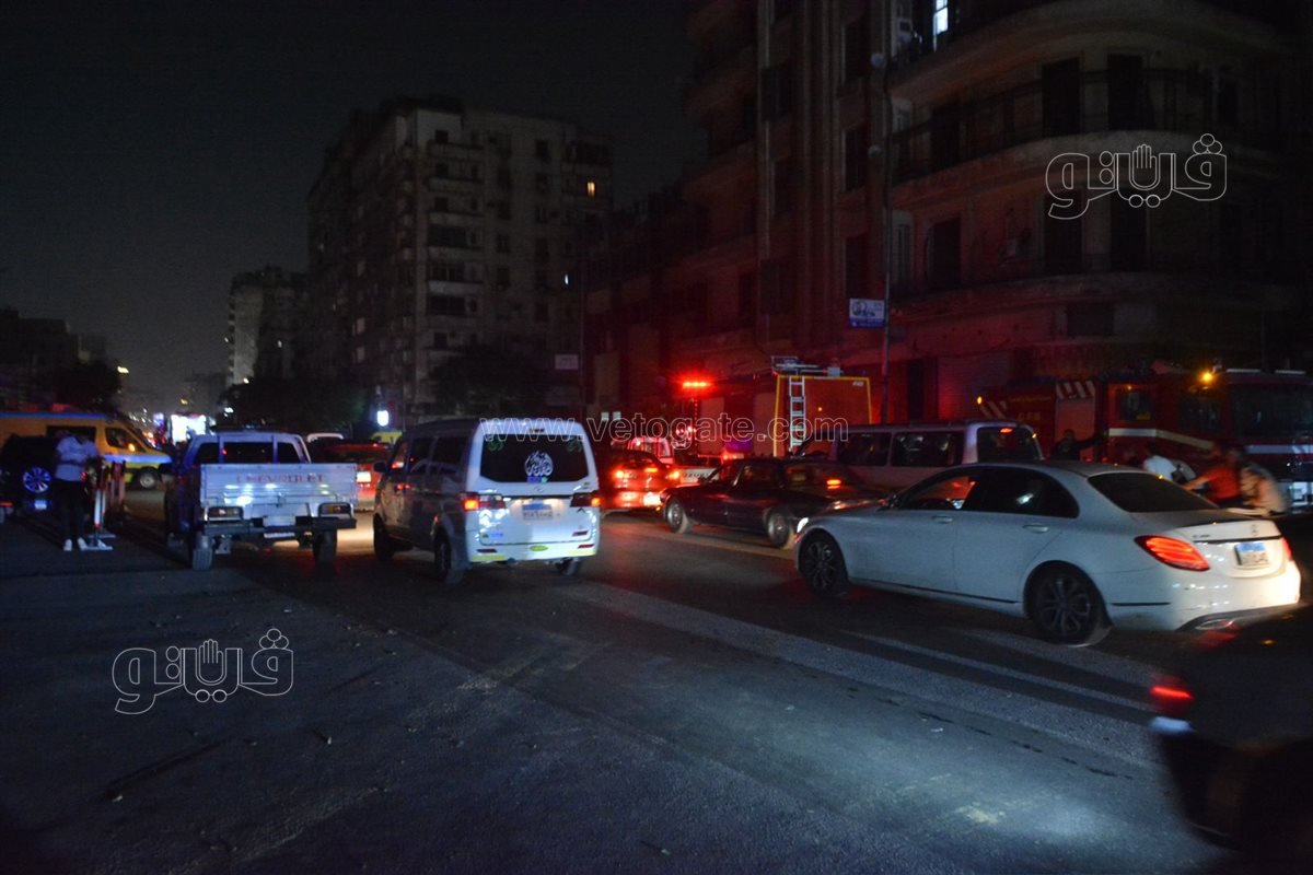 فتح الطرق أمام السيارات بعد السيطرة على حريق سنترال رمسيس (12)