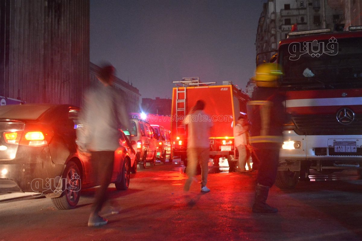 فتح الطرق أمام السيارات بعد السيطرة على حريق سنترال رمسيس (14)