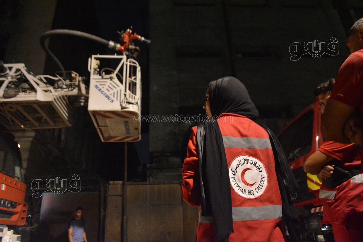 فتح الطرق أمام السيارات بعد السيطرة على حريق سنترال رمسيس (16)