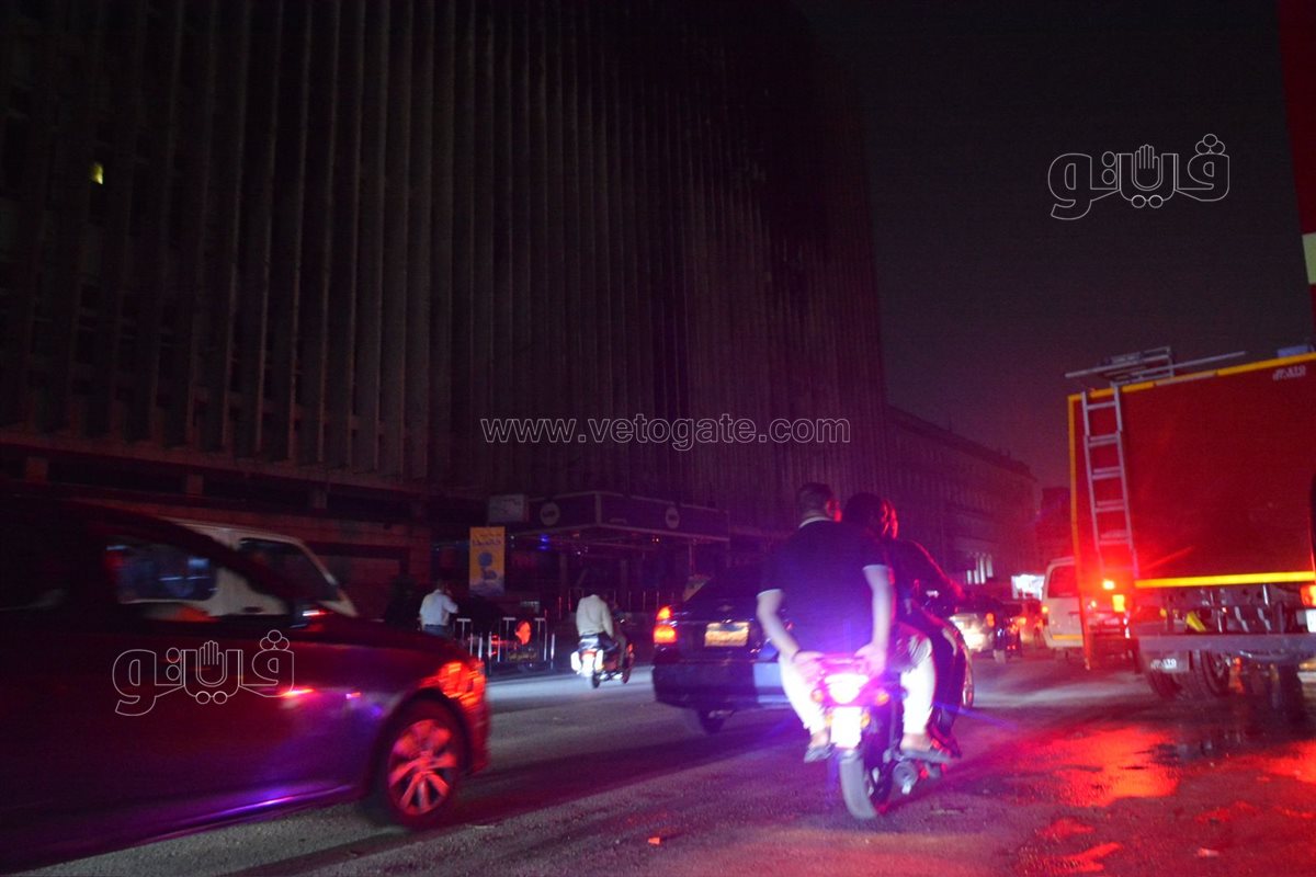 فتح الطرق أمام السيارات بعد السيطرة على حريق سنترال رمسيس (17)