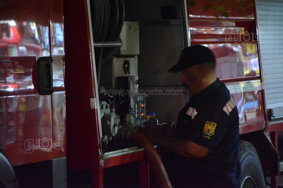 فتح الطرق أمام السيارات بعد السيطرة على حريق سنترال رمسيس (18)