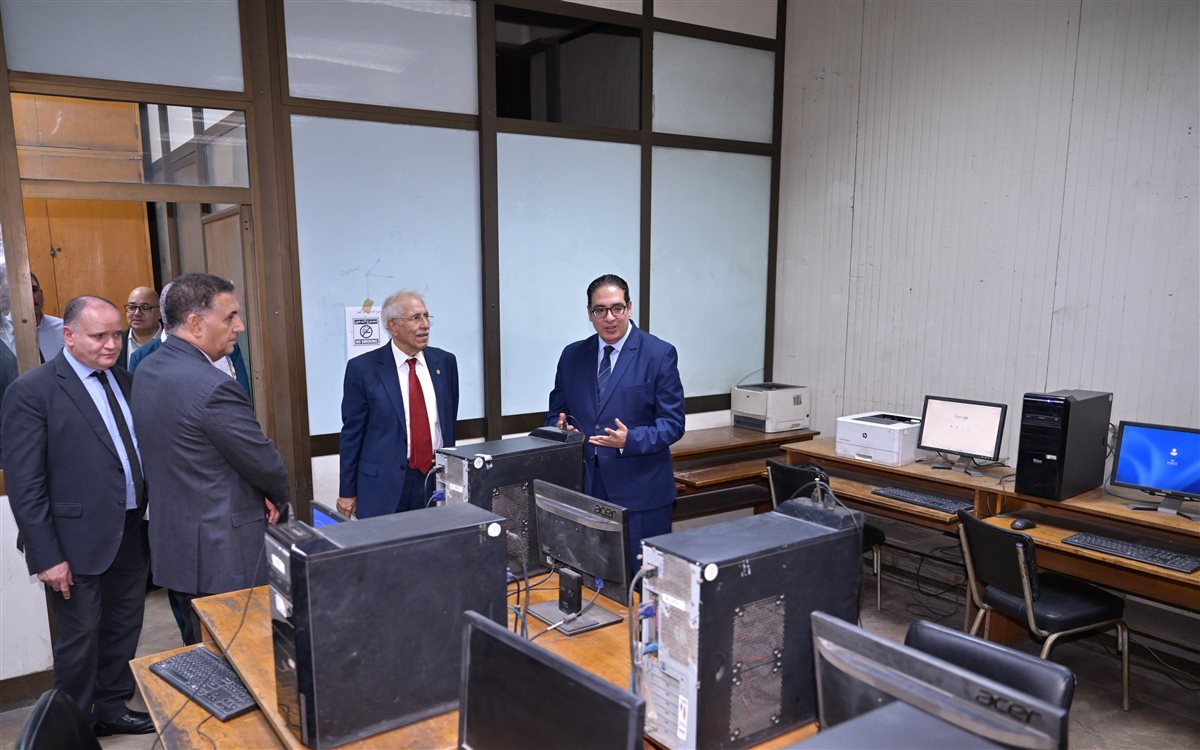 معامل التنسيق المركزية بجامعة القاهرة