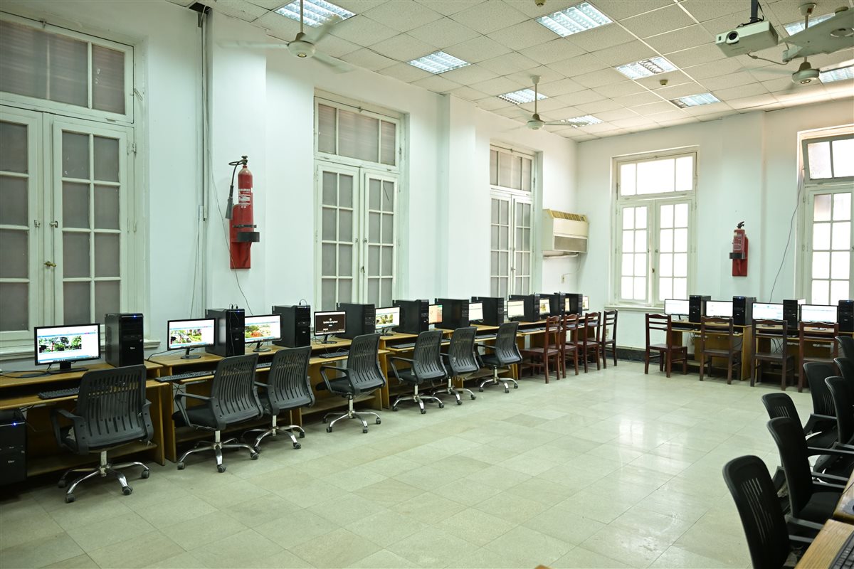 معامل التنسيق المركزية بجامعة القاهرة