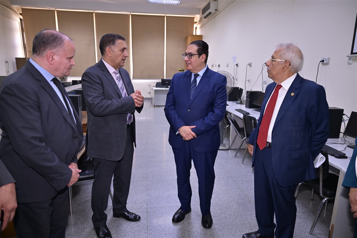 معامل التنسيق المركزية بجامعة القاهرة